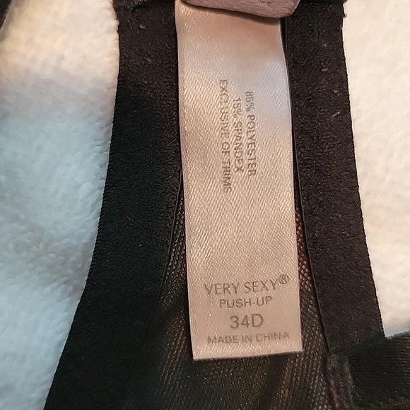 Victoria's Secret Very Sexy Push Up Bra - Picture 4 of 4